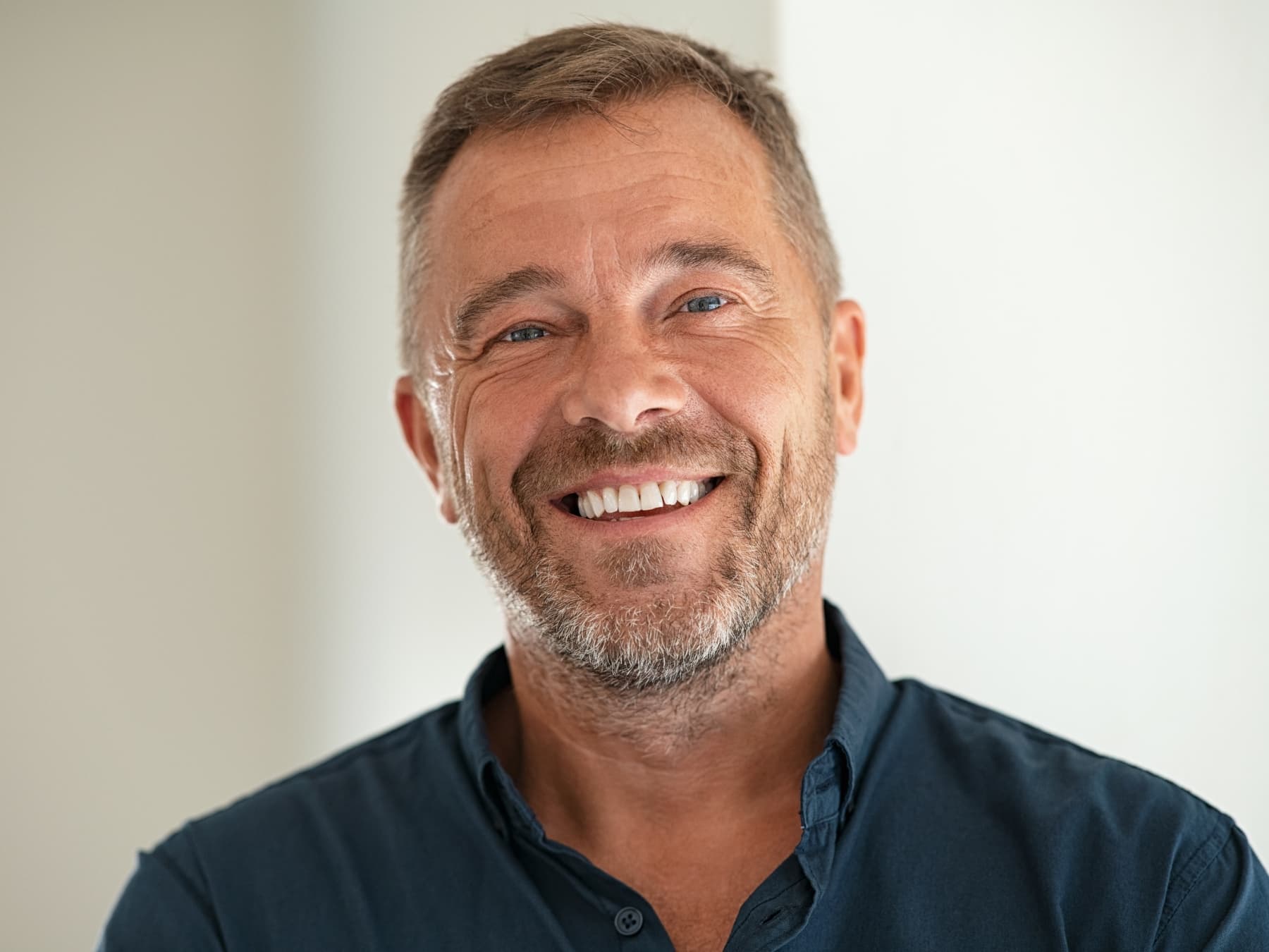 Blepharoplastik bei Männern: Warum sie einen anderen Ansatz erfordert? 